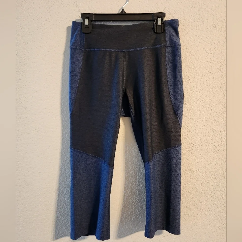 Outdoor Voices Women’s Tech Sweat Crop Leggings size small - Picture 2 of 5